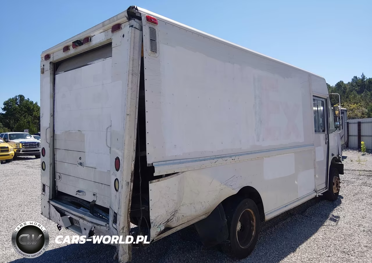 1999 Freightliner Chassis M Line Walk-In Van VIN:4UZA4FF45XCA61096 - 4