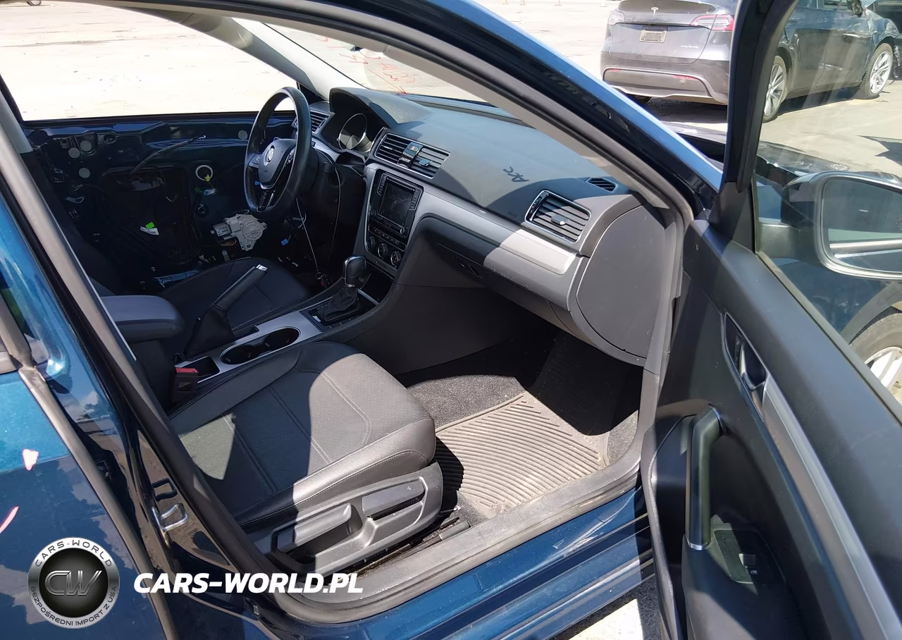 2019 Volkswagen Passat 2.0T Wolfsburg Edition VIN:1VWLA7A36KC000840 - 5