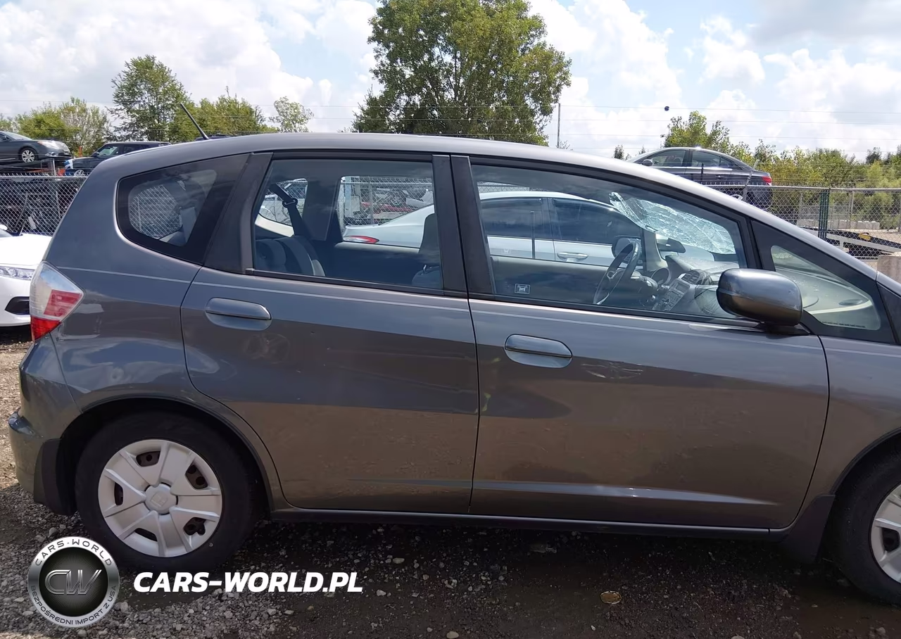 2013 Honda Fit VIN:JHMGE8H33DC060192 - 13