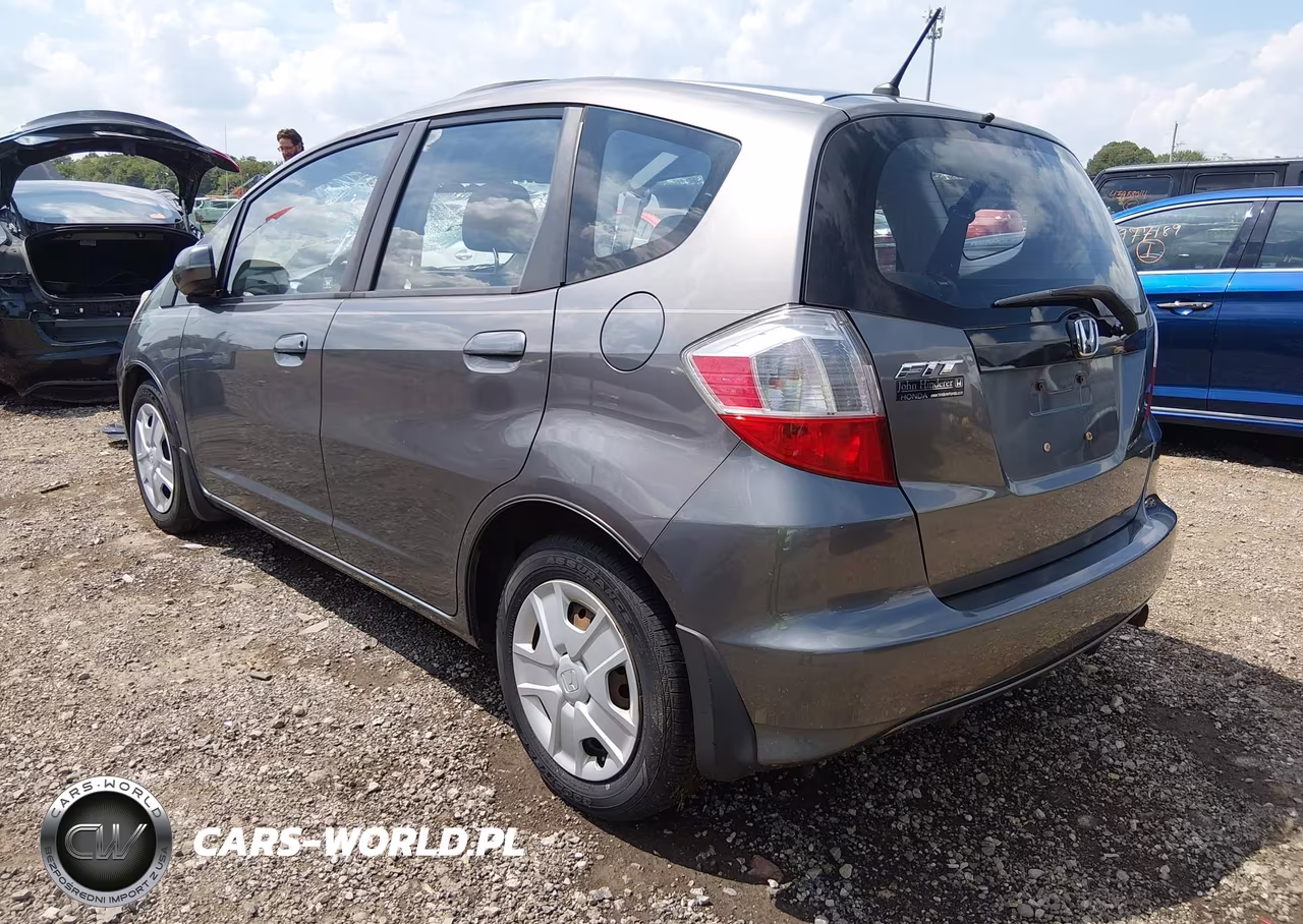 2013 Honda Fit VIN:JHMGE8H33DC060192 - 3