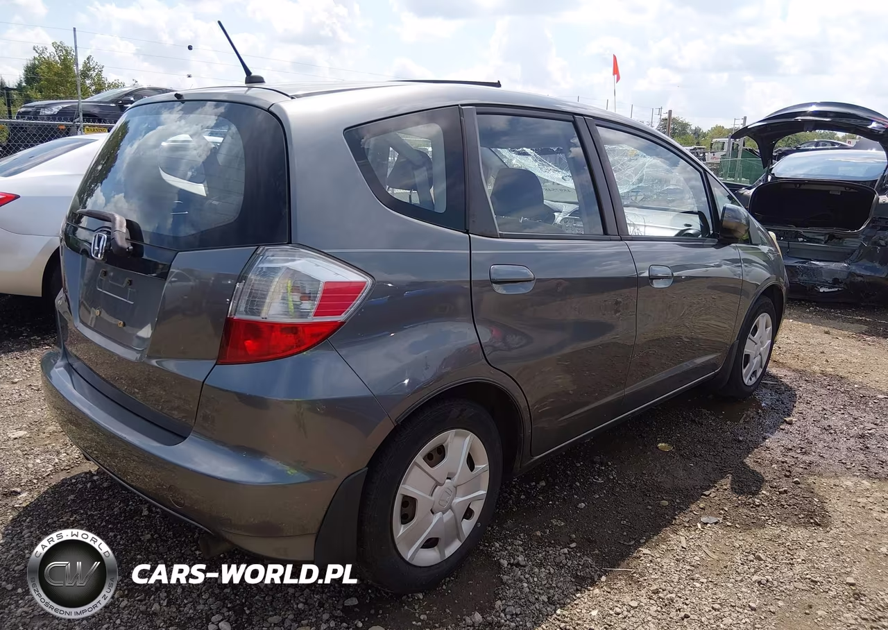 2013 Honda Fit VIN:JHMGE8H33DC060192 - 4