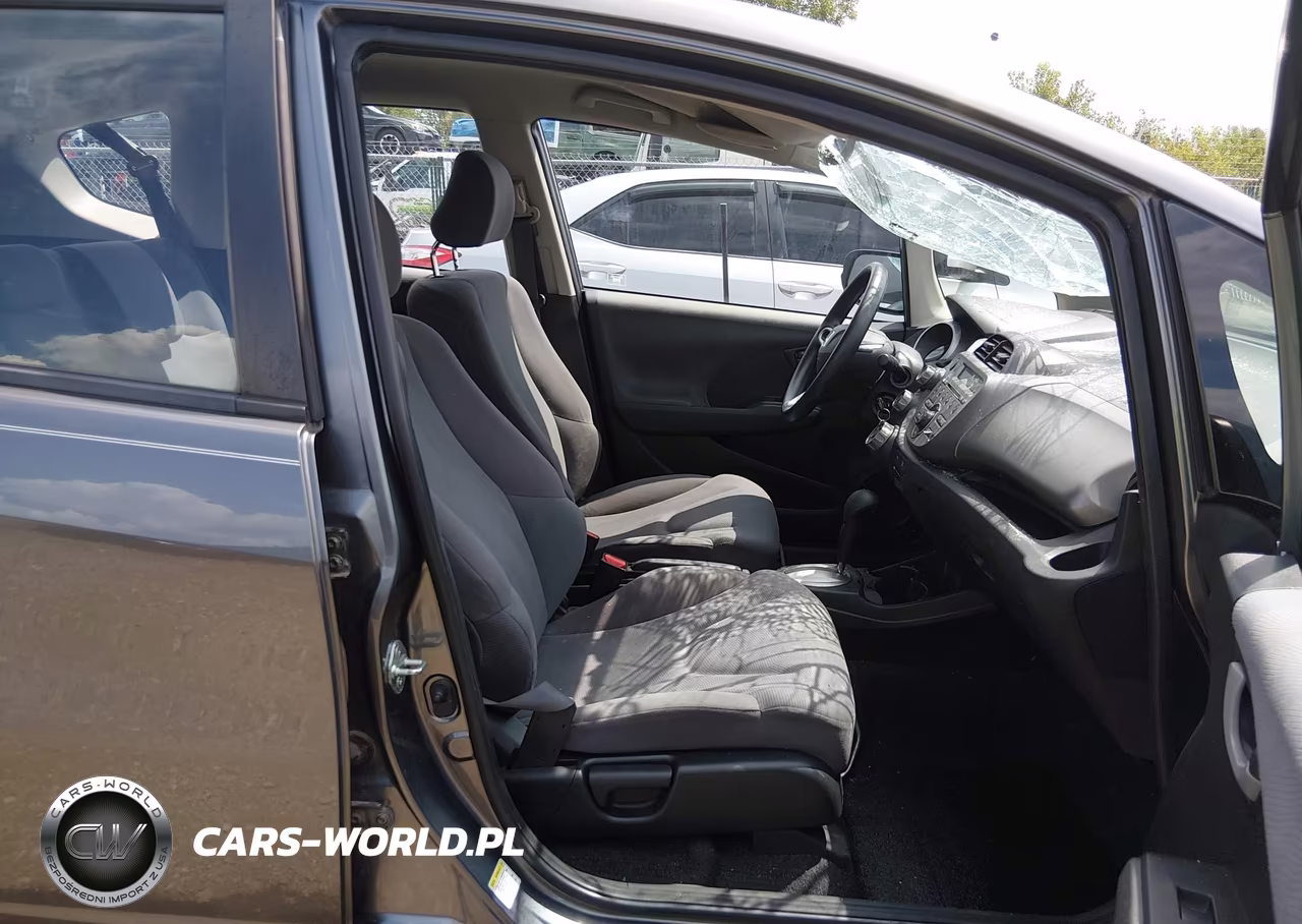 2013 Honda Fit VIN:JHMGE8H33DC060192 - 5