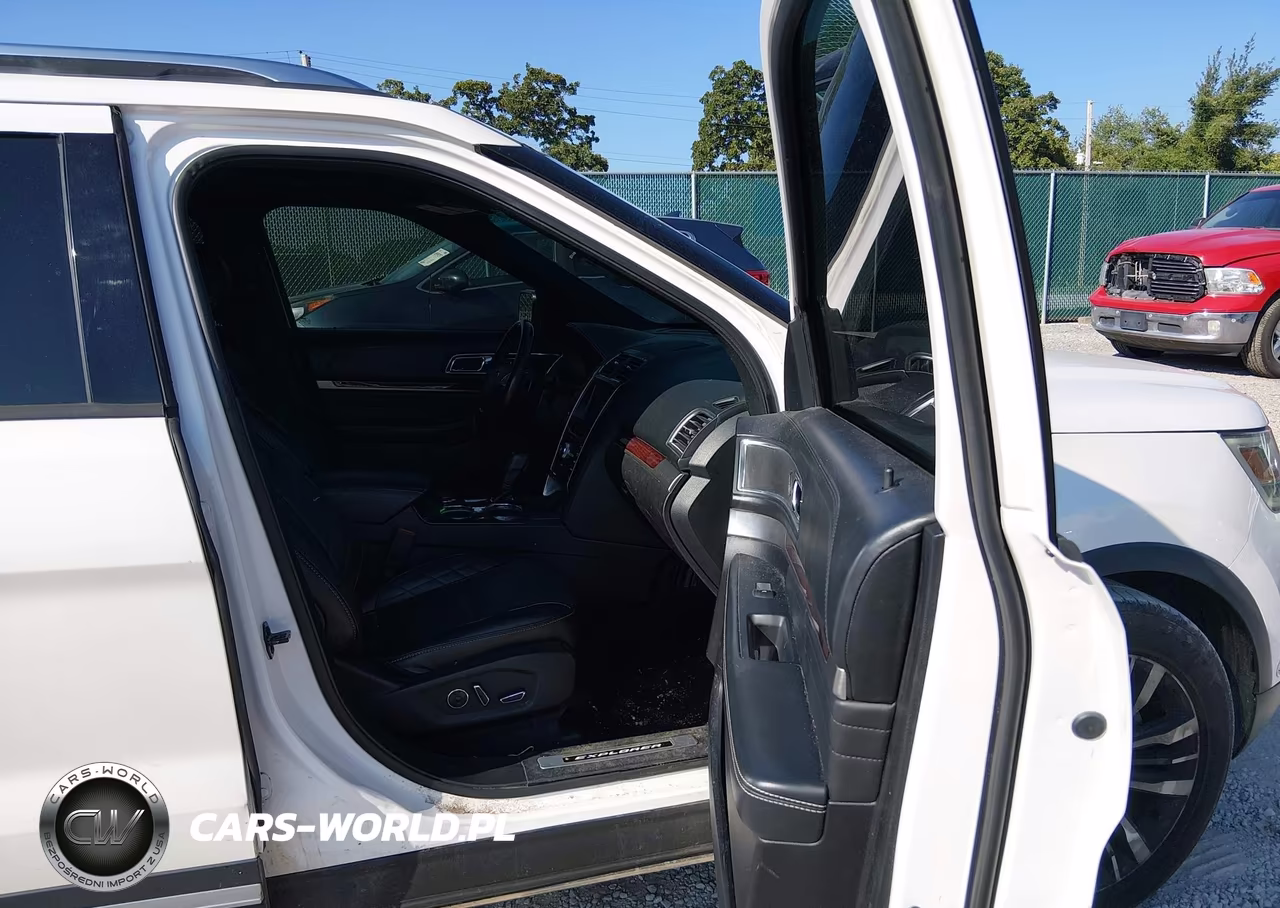 2017 Ford Explorer Platinum VIN:1FM5K8HT8HGA86220 - 5