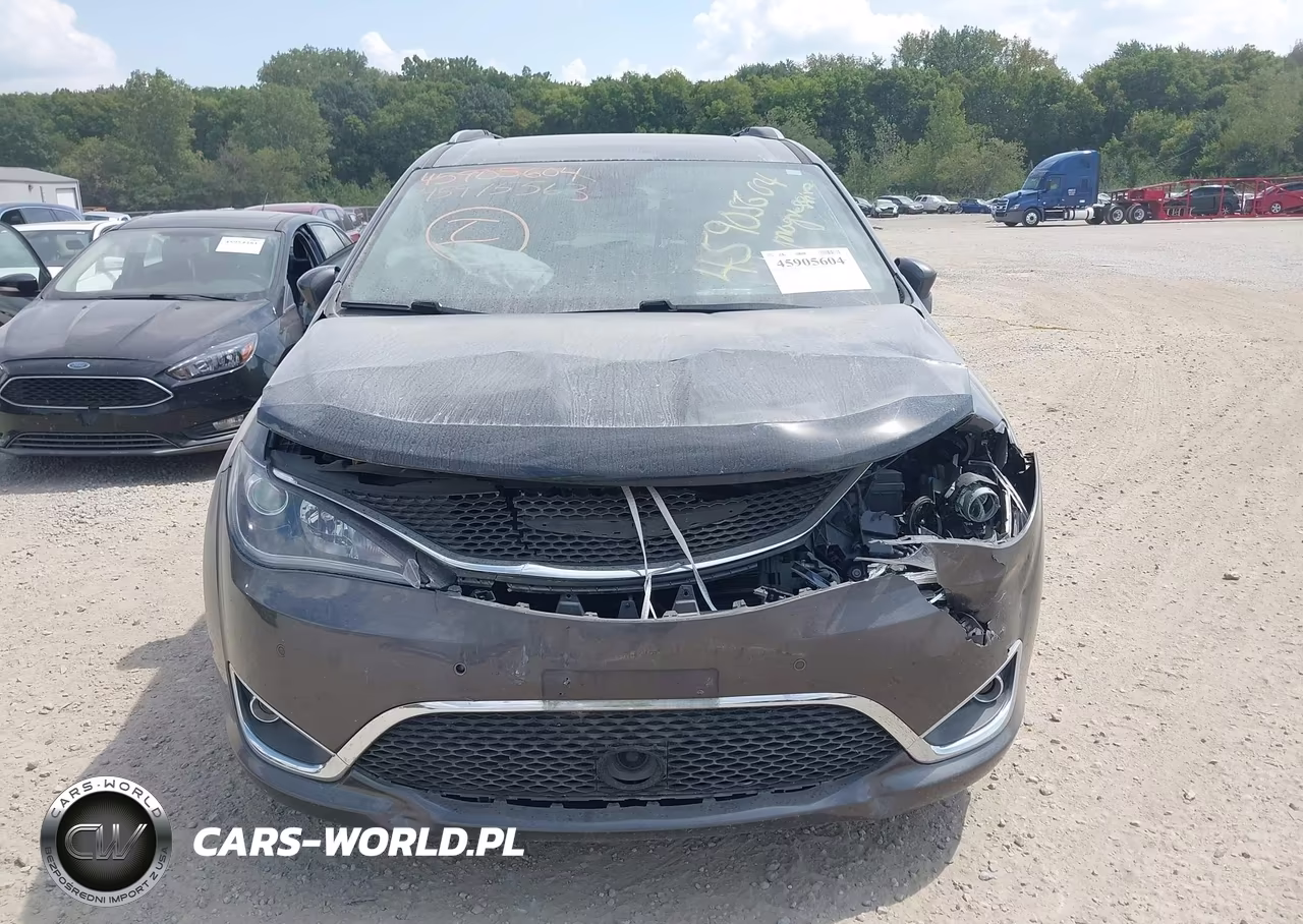 2018 Chrysler Pacifica Touring L Plus VIN:2C4RC1EGXJR113407 - 12