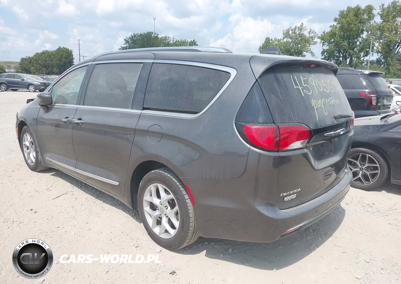 2018 Chrysler Pacifica Touring L Plus VIN:2C4RC1EGXJR113407 - 3
