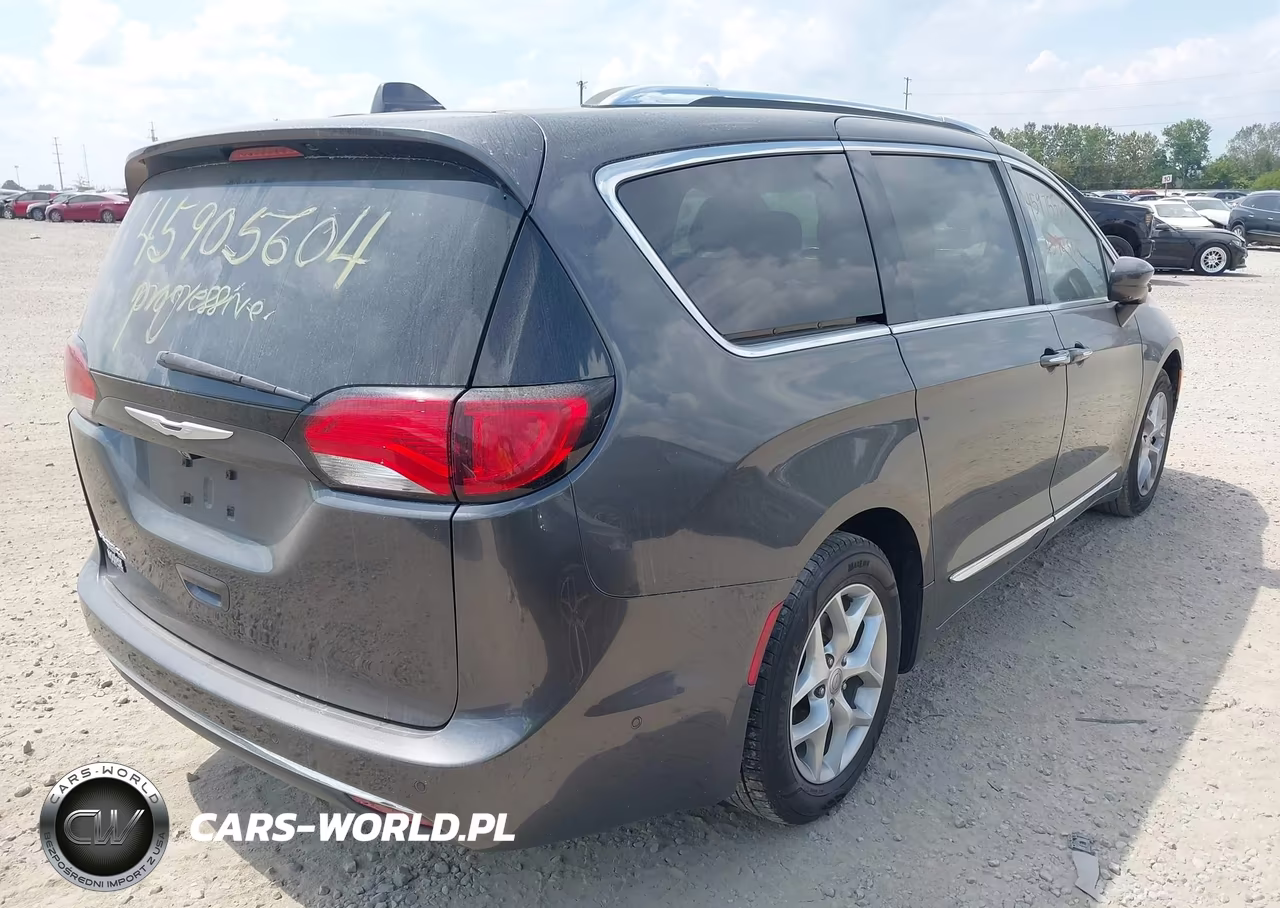 2018 Chrysler Pacifica Touring L Plus VIN:2C4RC1EGXJR113407 - 4