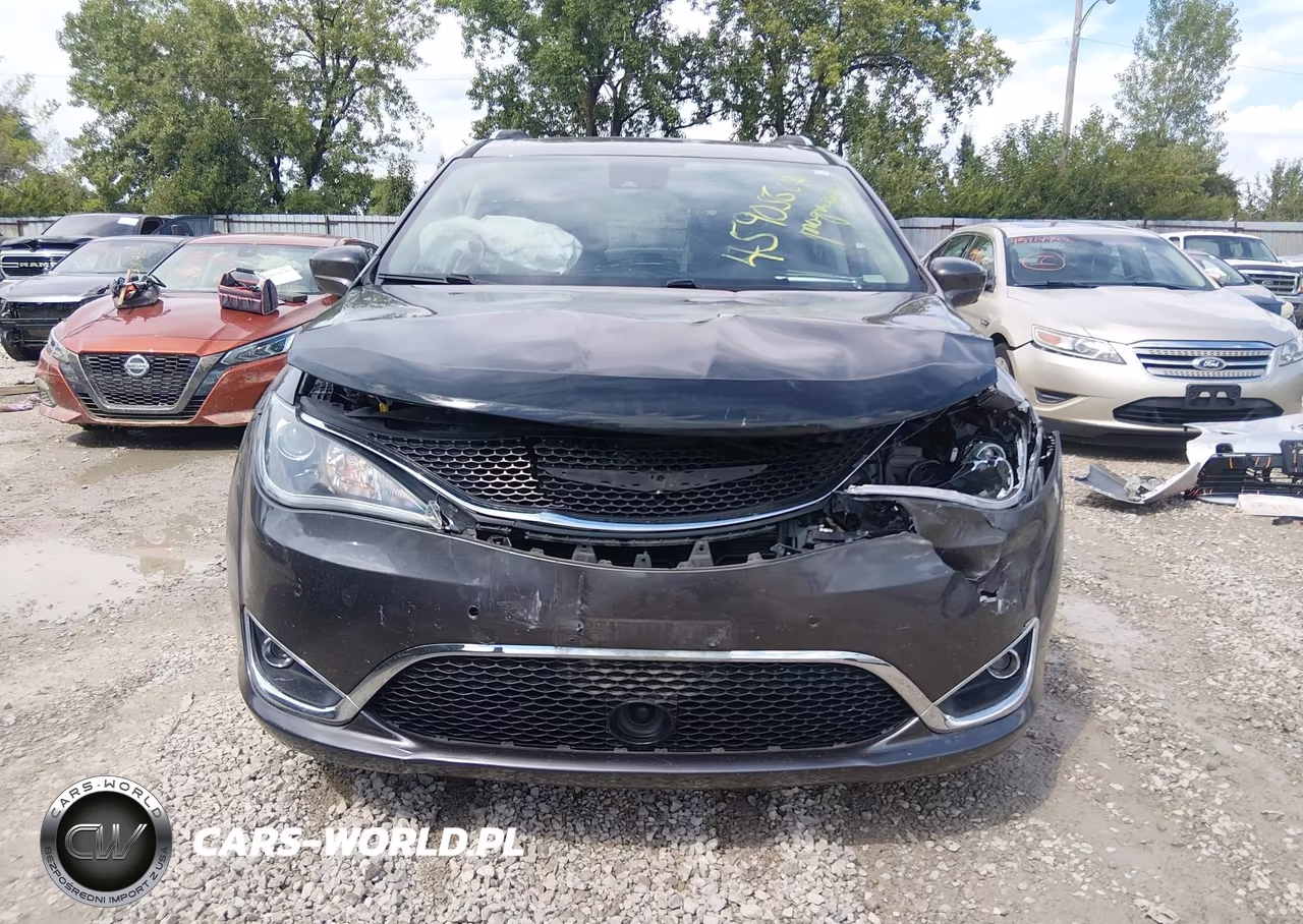 2018 Chrysler Pacifica Touring L Plus VIN:2C4RC1EGXJR113407 - 6