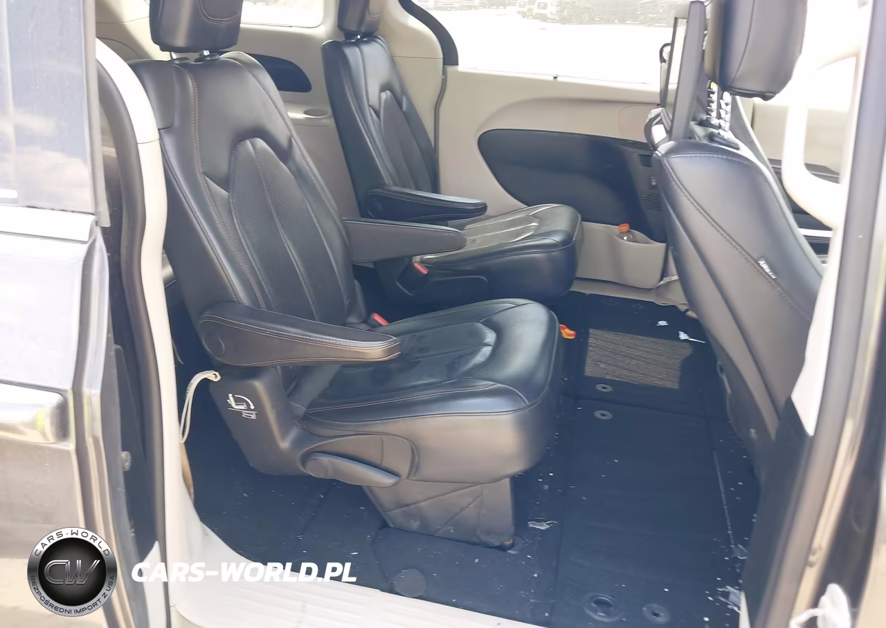 2018 Chrysler Pacifica Touring L Plus VIN:2C4RC1EGXJR113407 - 8