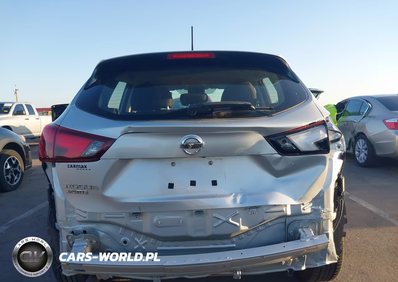 2018 Nissan Rogue Sport S VIN:JN1BJ1CP2JW160676 - 17