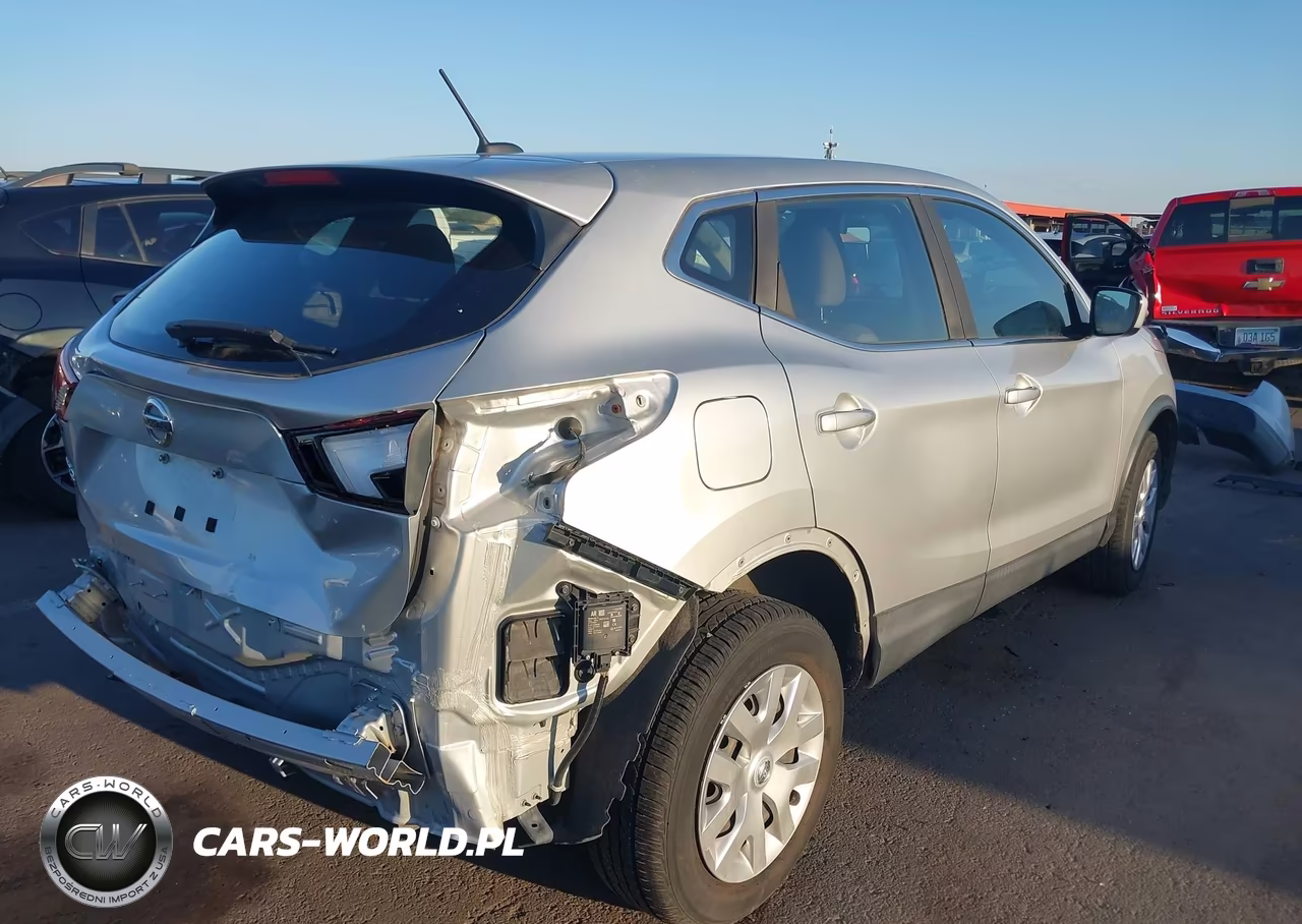 2018 Nissan Rogue Sport S VIN:JN1BJ1CP2JW160676 - 4