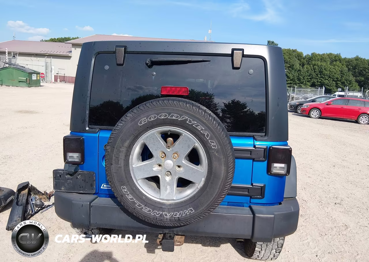 2015 Jeep Wrangler Unlimited Sport VIN:1C4BJWDG0FL523218 - 17