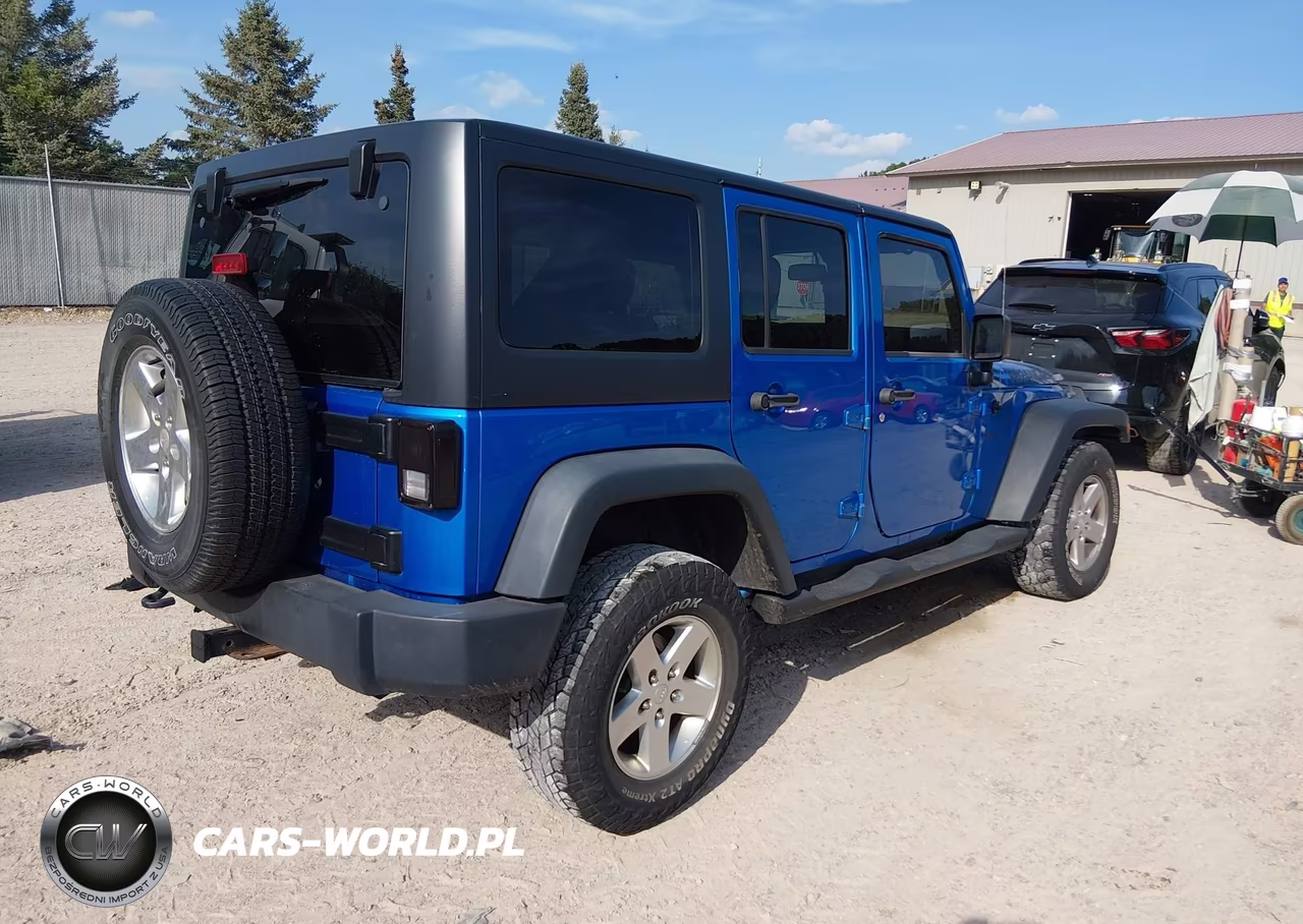 2015 Jeep Wrangler Unlimited Sport VIN:1C4BJWDG0FL523218 - 4