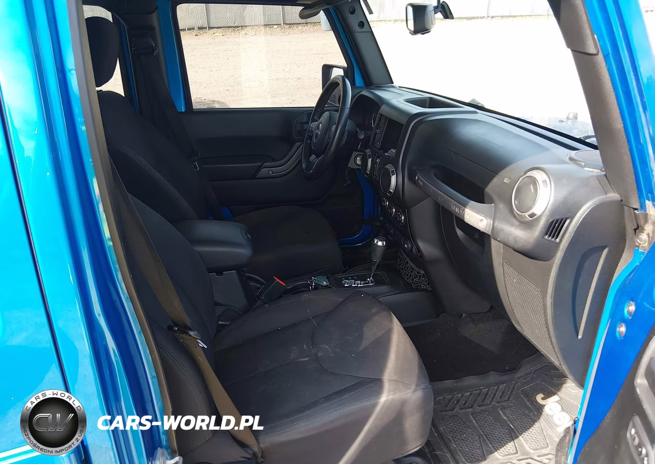 2015 Jeep Wrangler Unlimited Sport VIN:1C4BJWDG0FL523218 - 5
