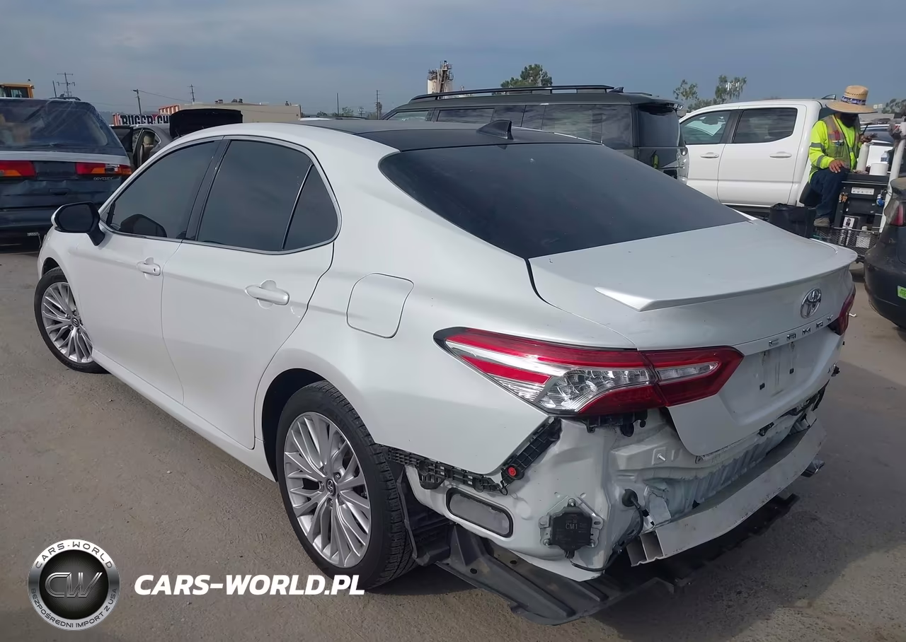 2019 Toyota Camry Xle VIN:4T1B11HK9KU755155 - 3