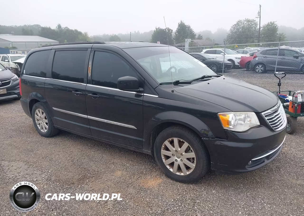 2015 Chrysler Town & Country Touring – zdjęcie 1 z 11