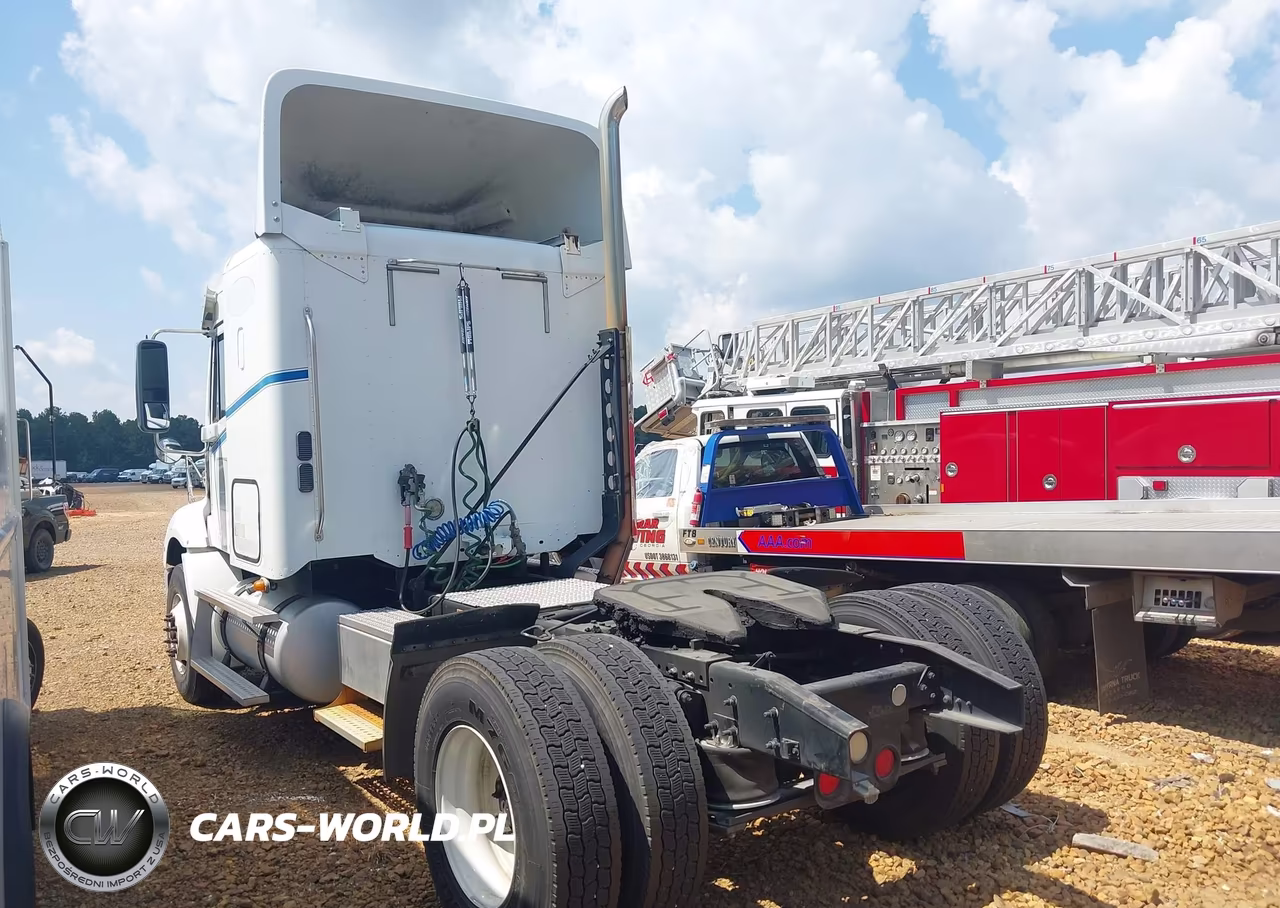 2010 Freightliner Columbia 112 VIN:1FUBF0CV4ADAP0136 - 3