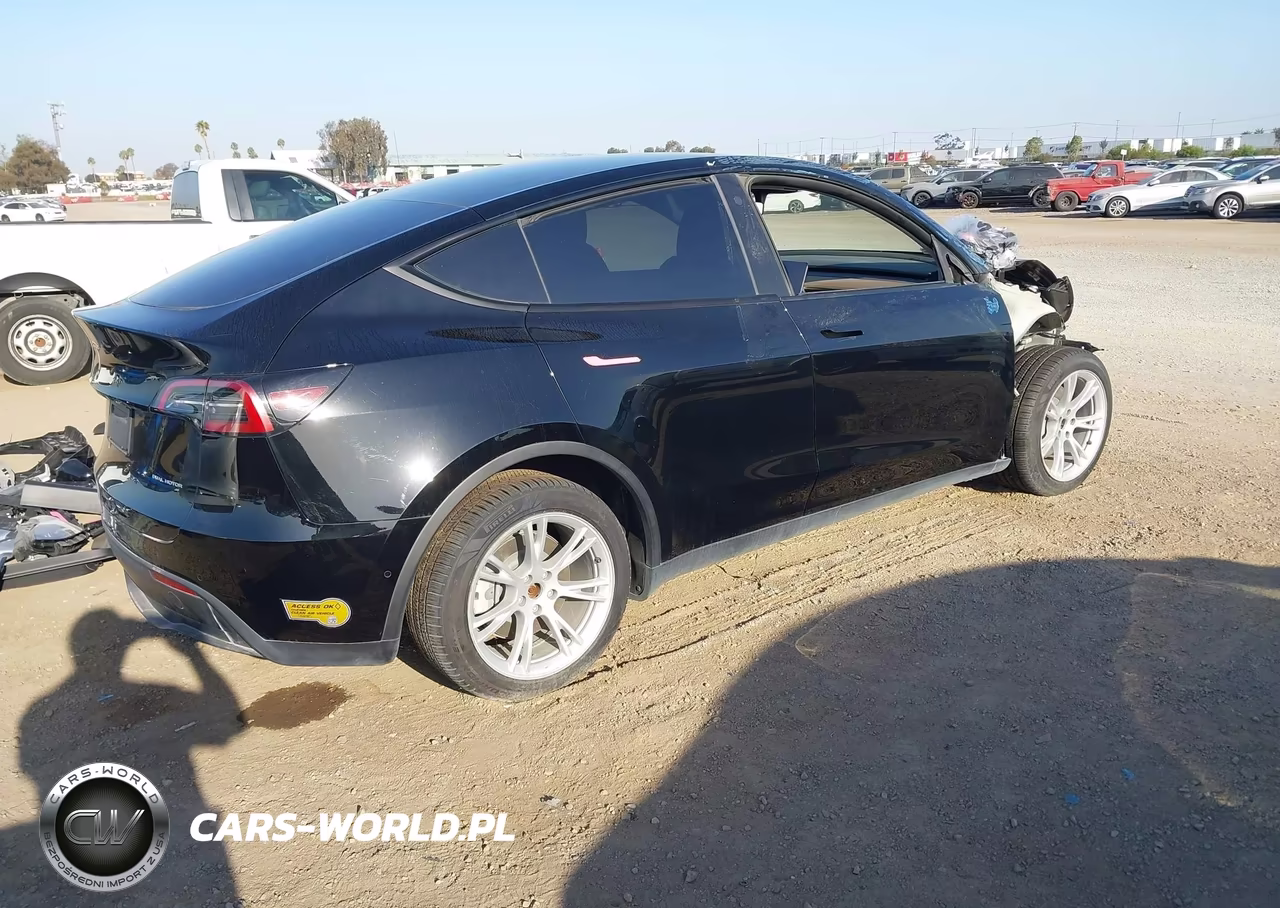 2022 Tesla Model Y VIN:7SAYGDEE9NF537567 - 4