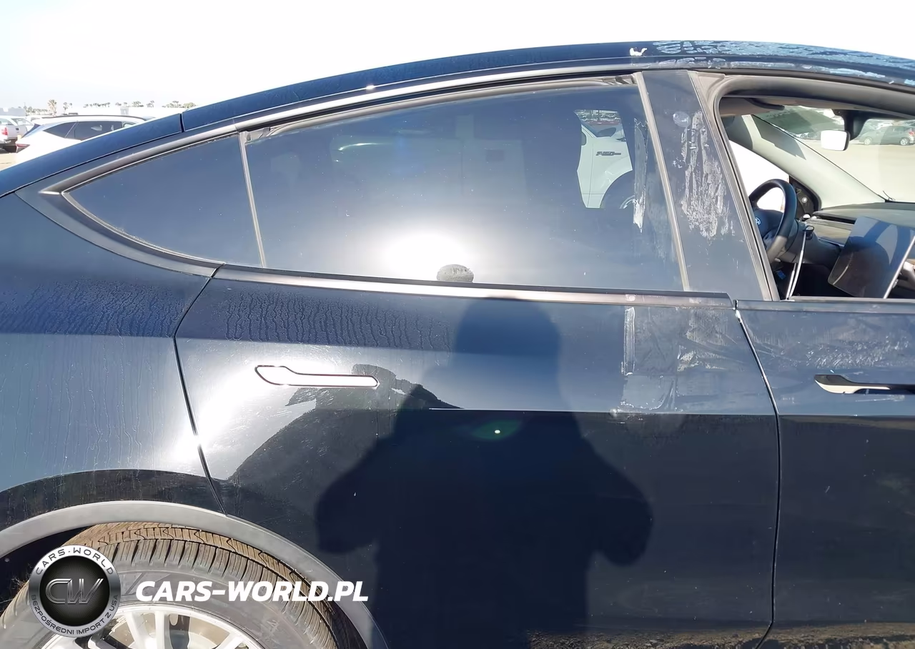 2022 Tesla Model Y VIN:7SAYGDEE9NF537567 - 8