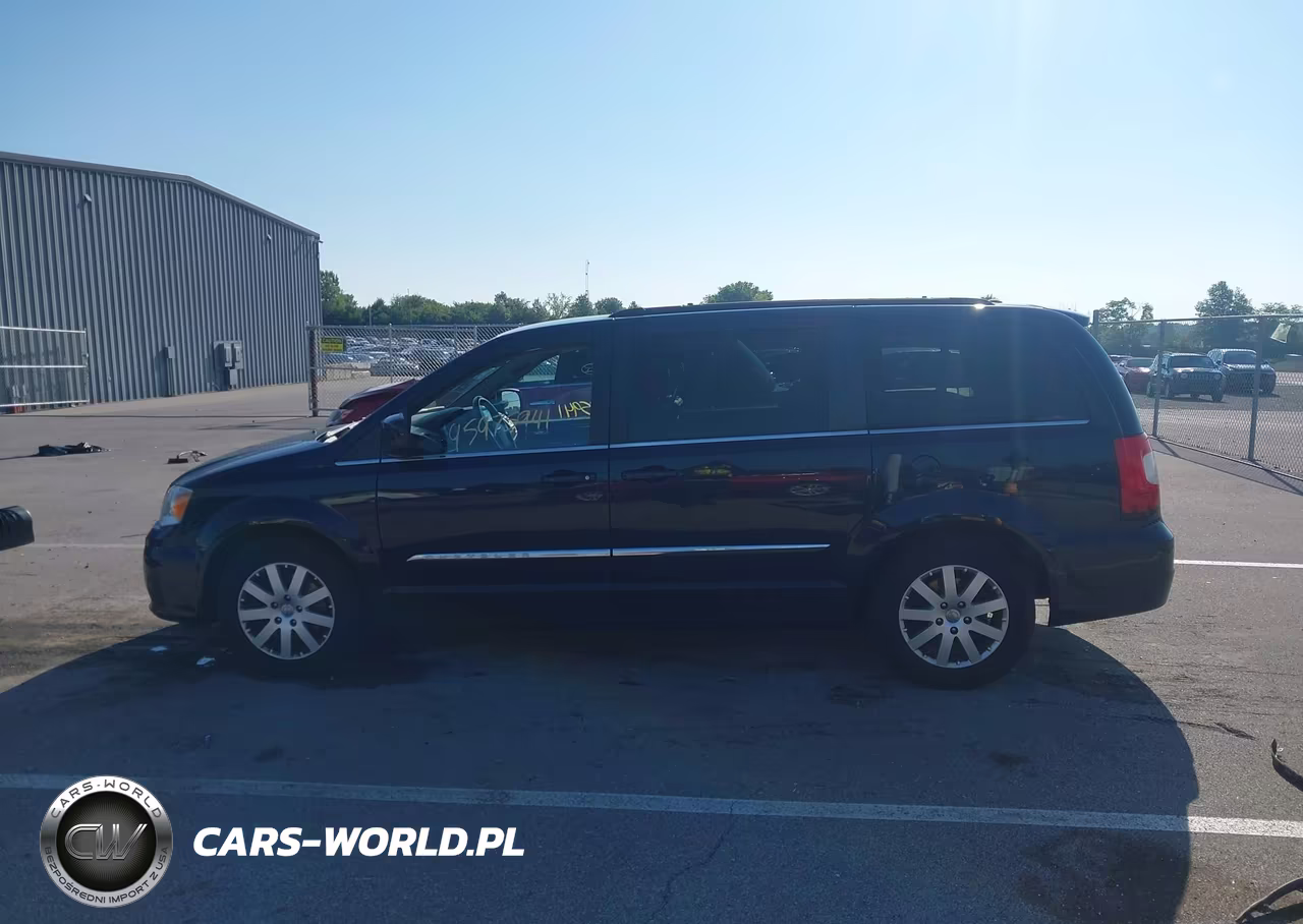 2016 Chrysler Town & Country Touring VIN:2C4RC1BGXGR185365 - 13