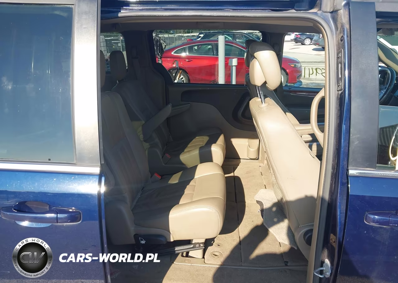 2016 Chrysler Town & Country Touring VIN:2C4RC1BGXGR185365 - 8