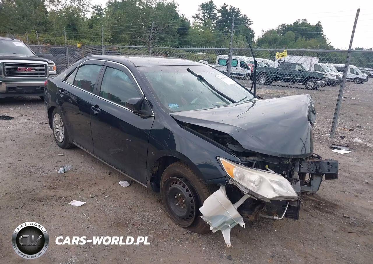 2014 Toyota Camry Le – zdjęcie 1 z 17