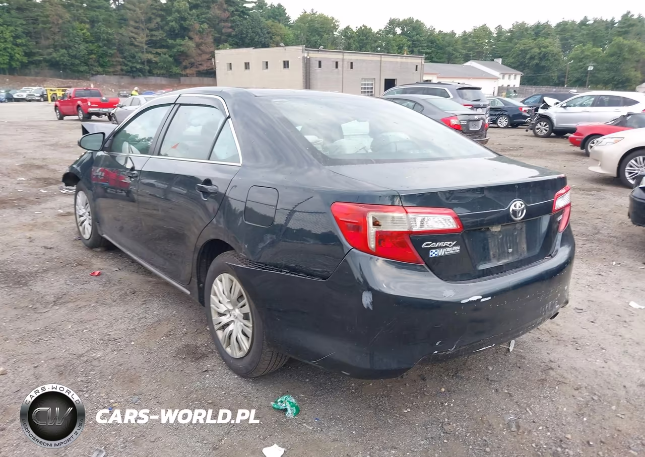 2014 Toyota Camry Le VIN:4T4BF1FK3ER386016 - 17