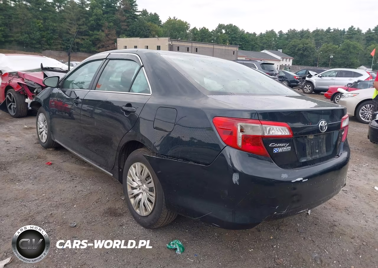 2014 Toyota Camry Le VIN:4T4BF1FK3ER386016 - 3