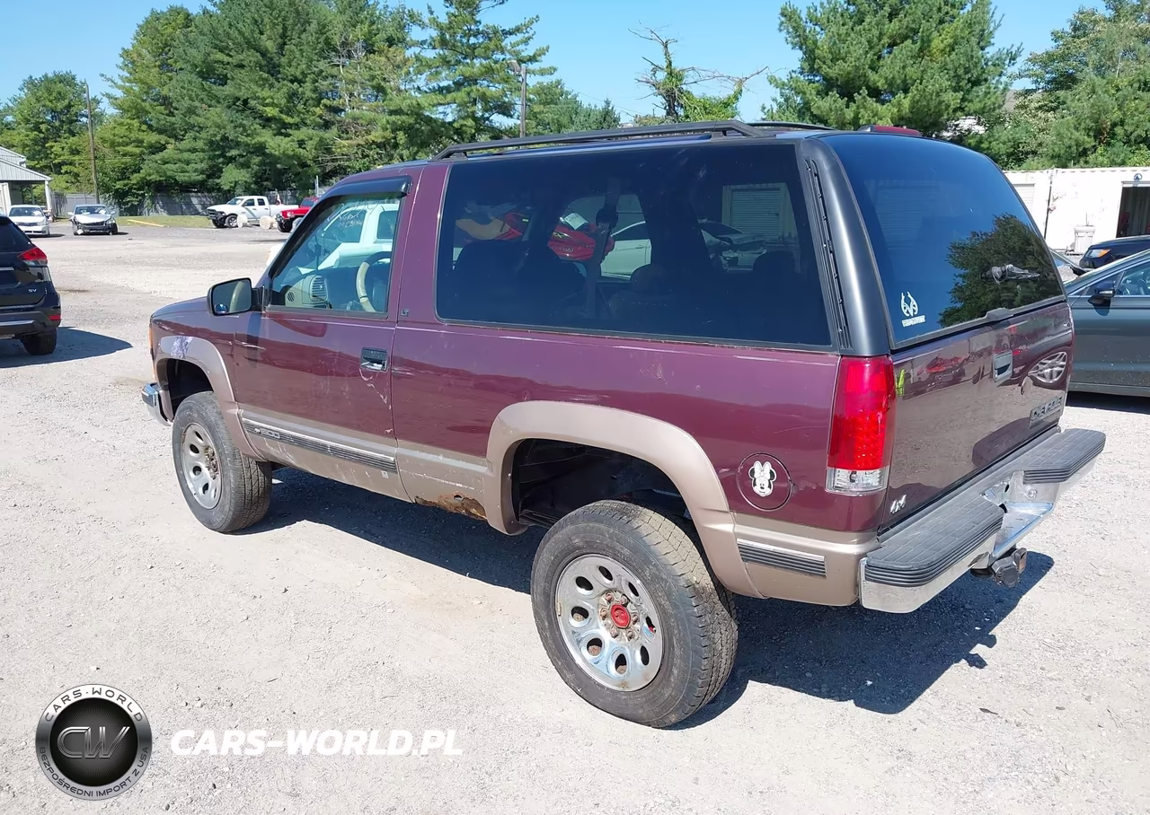 1996 Chevrolet Tahoe K1500 VIN:3GNEK18R0TG138587 - 3
