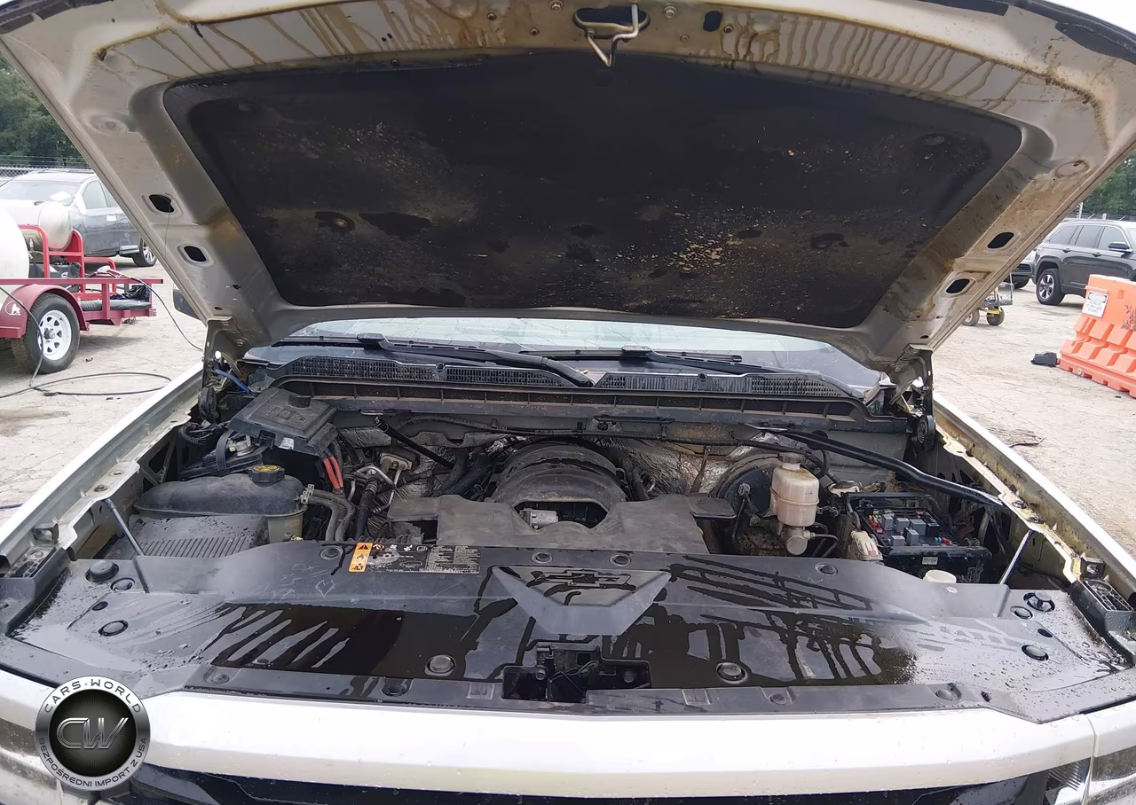 2018 Chevrolet Silverado 1500 2Lt VIN:3GCUKREC9JG118211 - 10