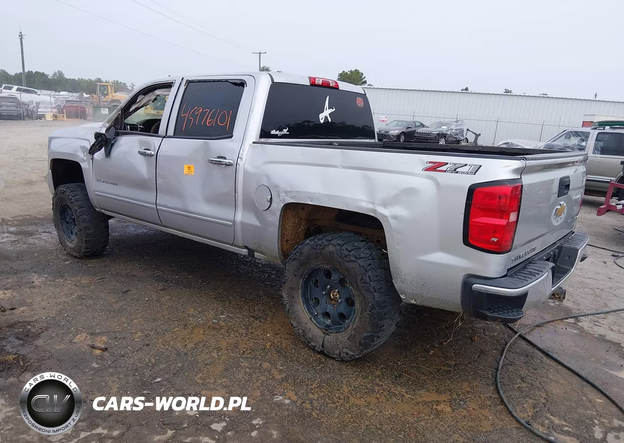 2018 Chevrolet Silverado 1500 2Lt VIN:3GCUKREC9JG118211 - 3