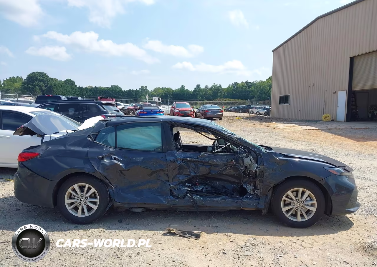 2026 Toyota Camry Le VIN:4T1DAACK4TU710190 - 13