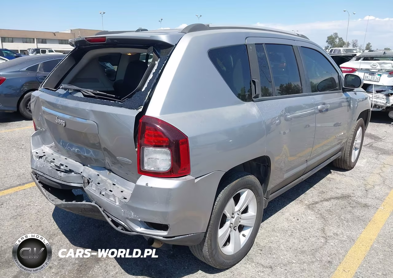 2017 Jeep Compass Latitude VIN:1C4NJDEBXHD167541 - 4