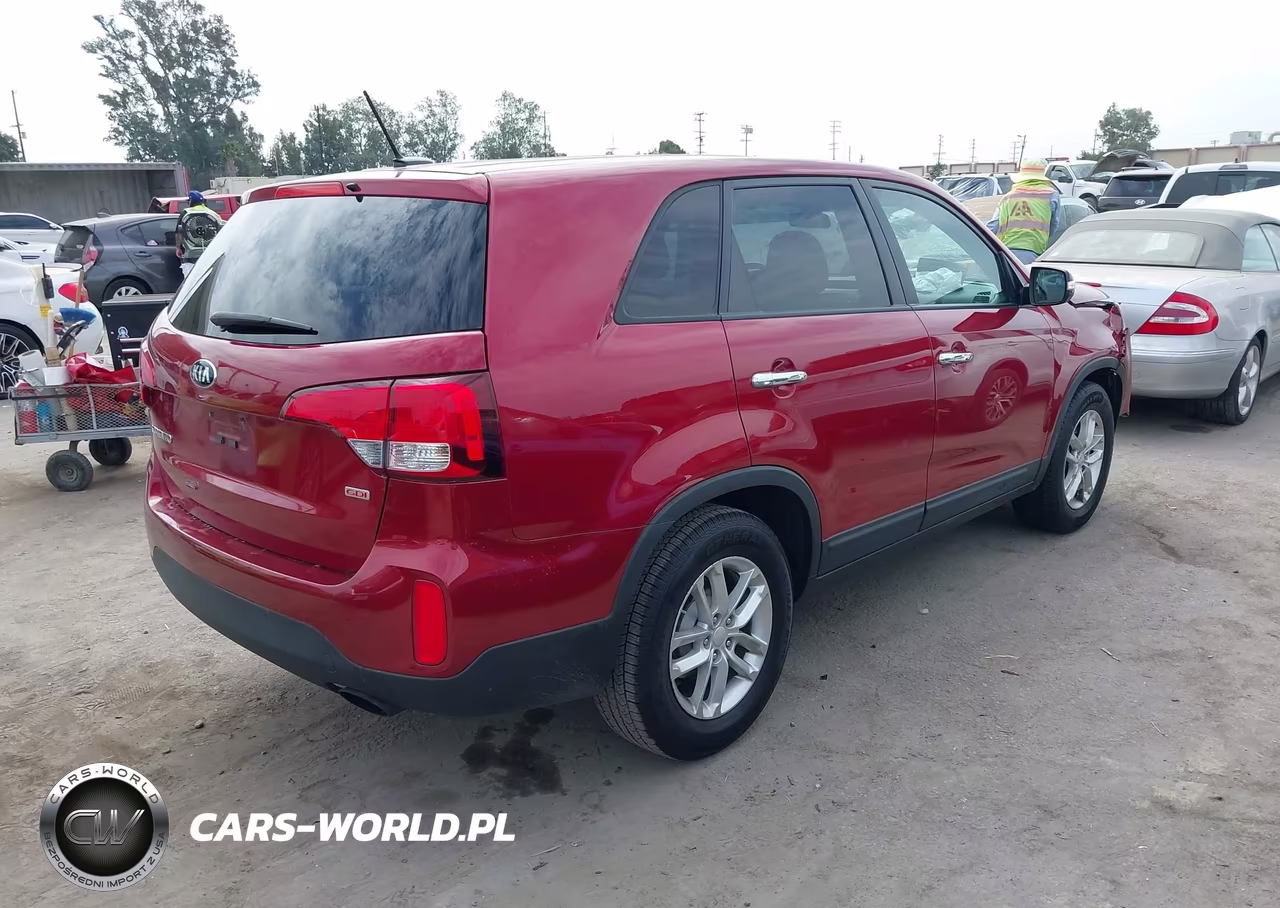 2015 Kia Sorento Lx VIN:5XYKT3A62FG661407 - 4