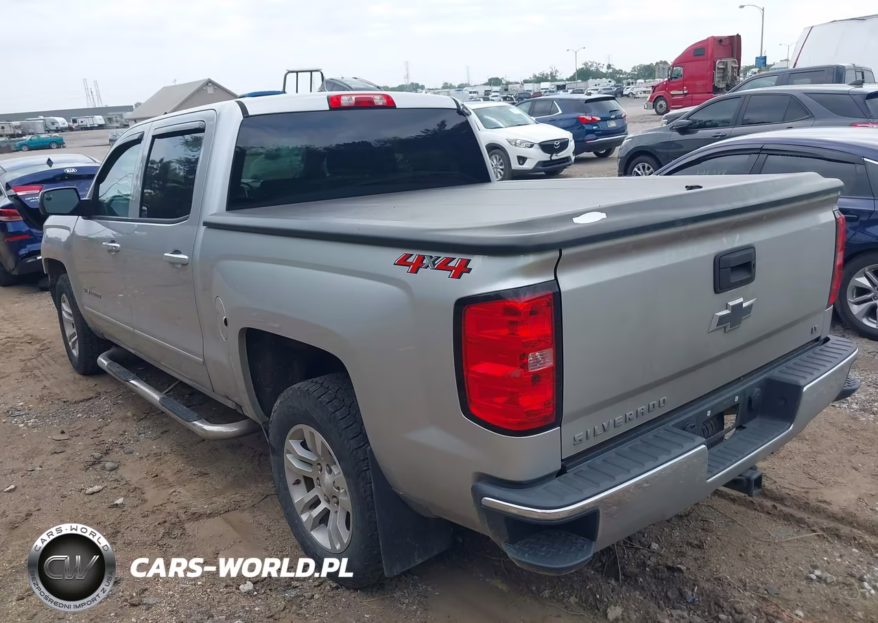 2018 Chevrolet Silverado 1500 1Lt VIN:3GCUKREC6JG204589 - 3