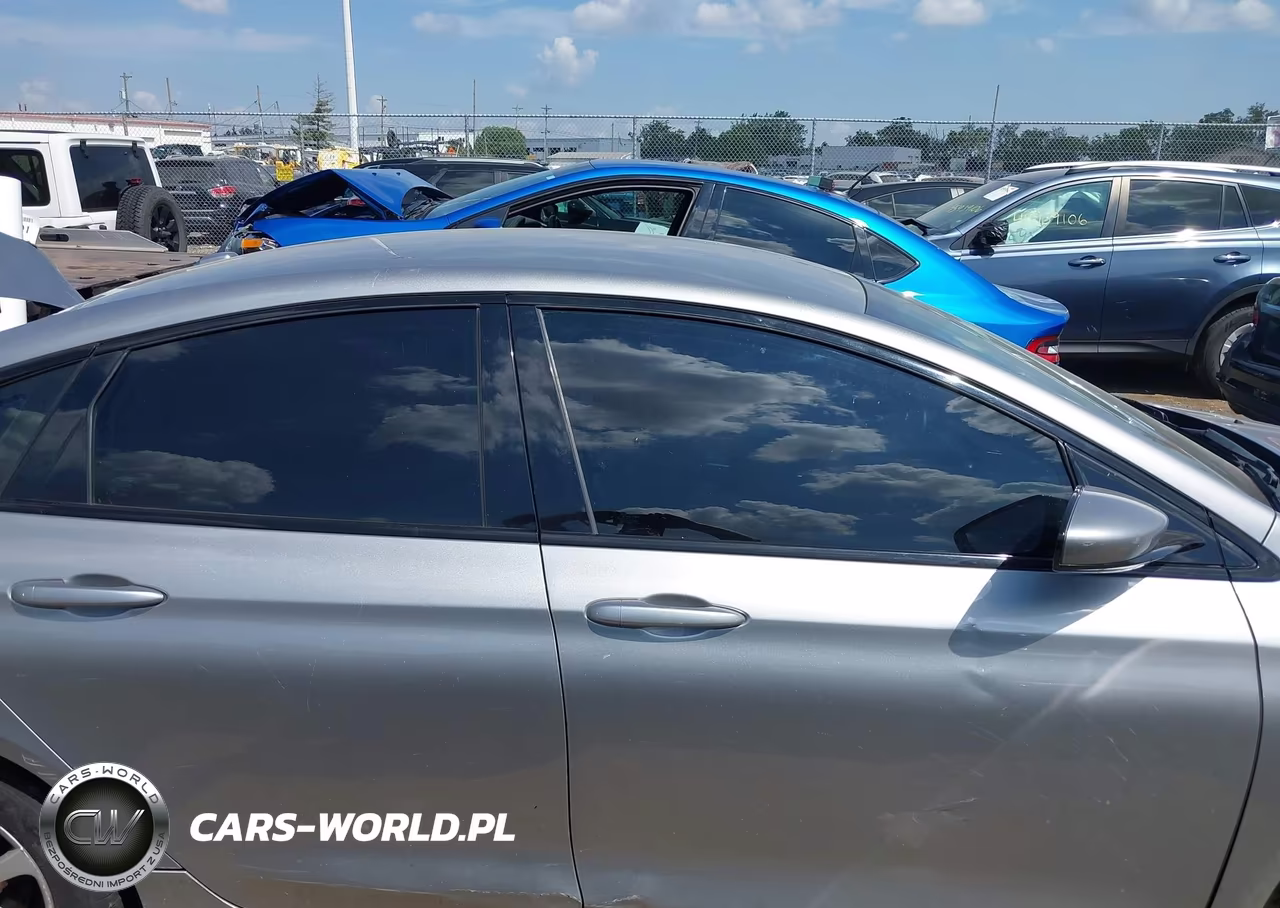 2015 Chrysler 200 S VIN:1C3CCCBB8FN717573 - 13
