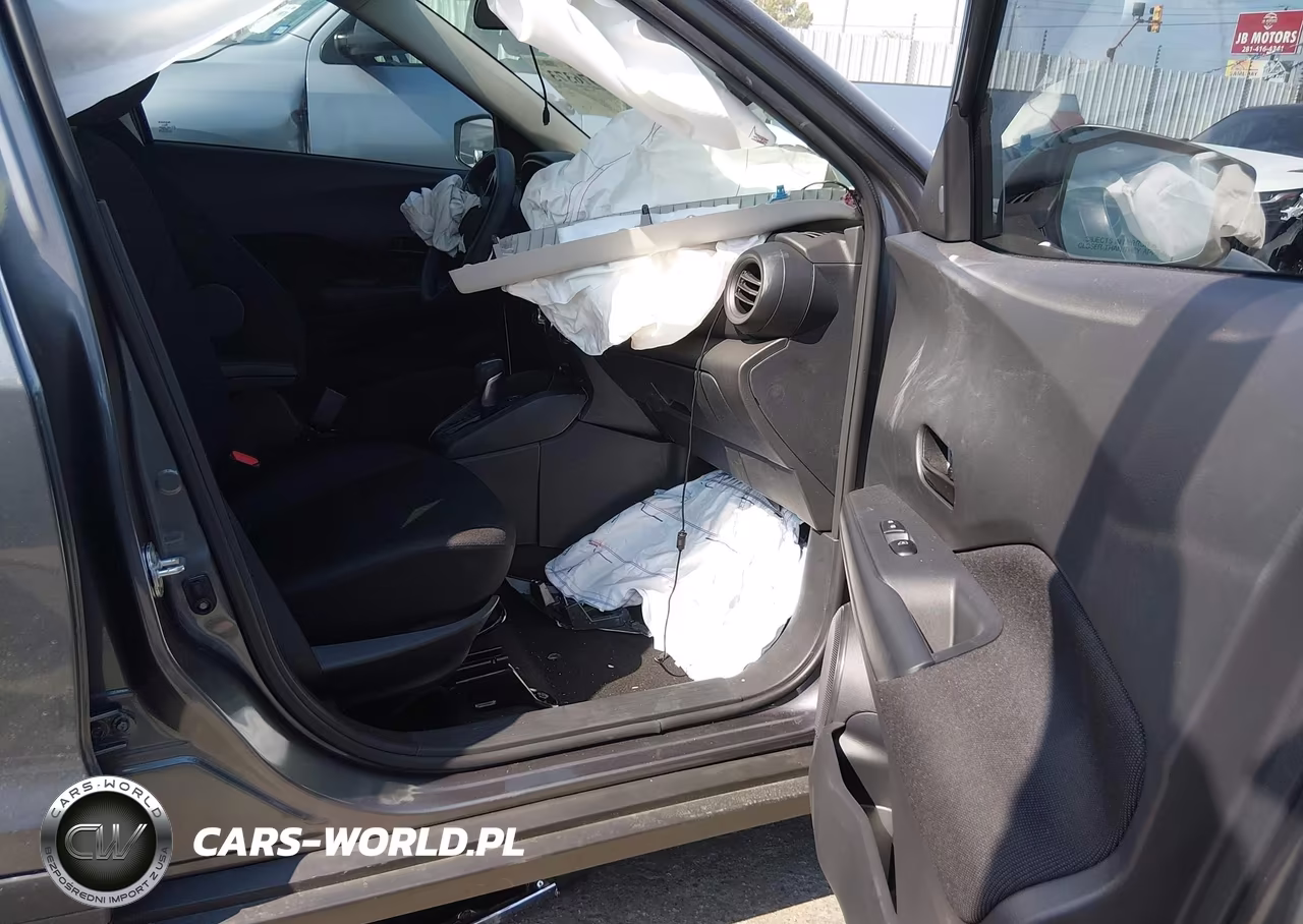 2025 Nissan Kicks Play S VIN:3N1CP5BV9SL499372 - 5