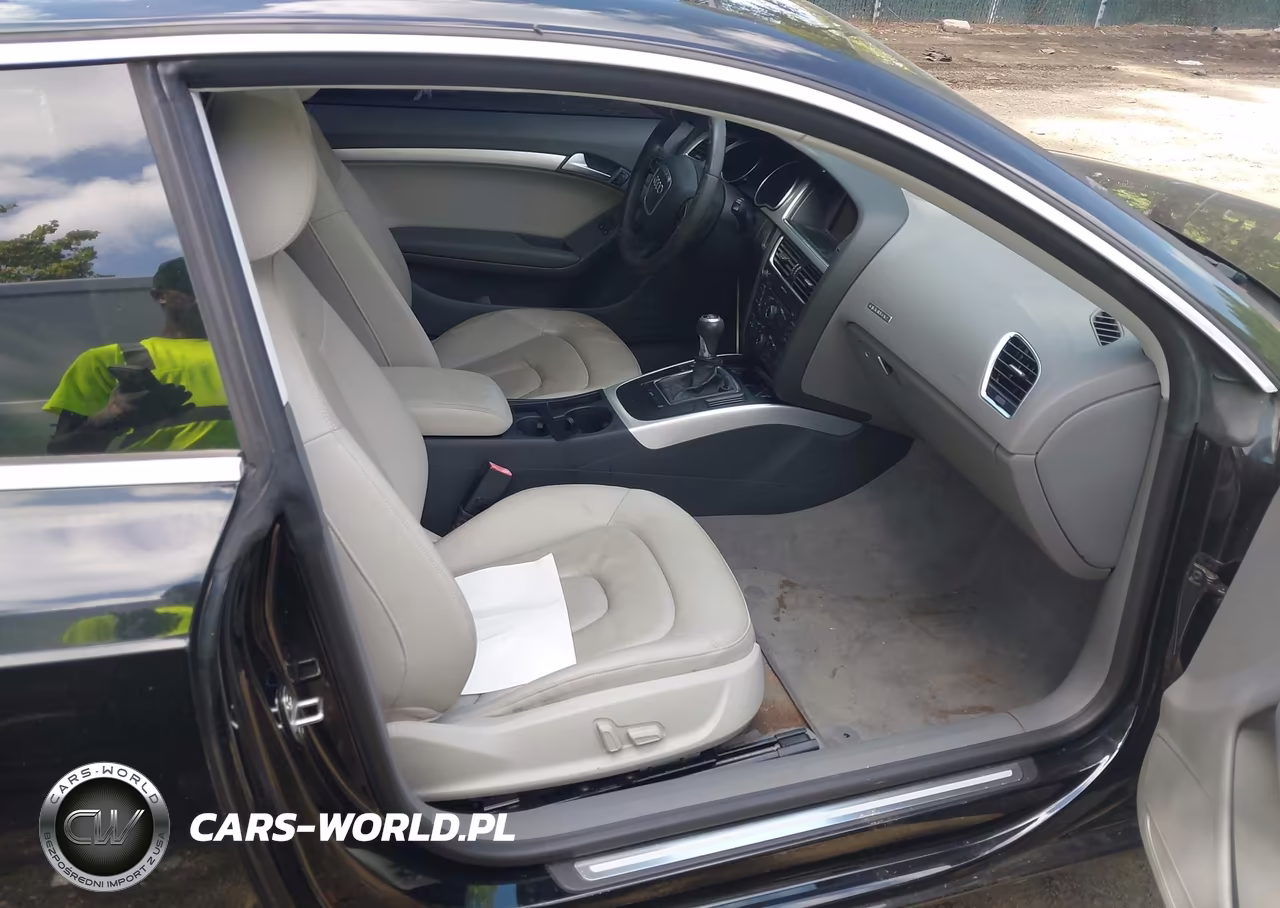 2011 Audi A5 2.0T Premium VIN:WAUGFAFR0BA035141 - 5