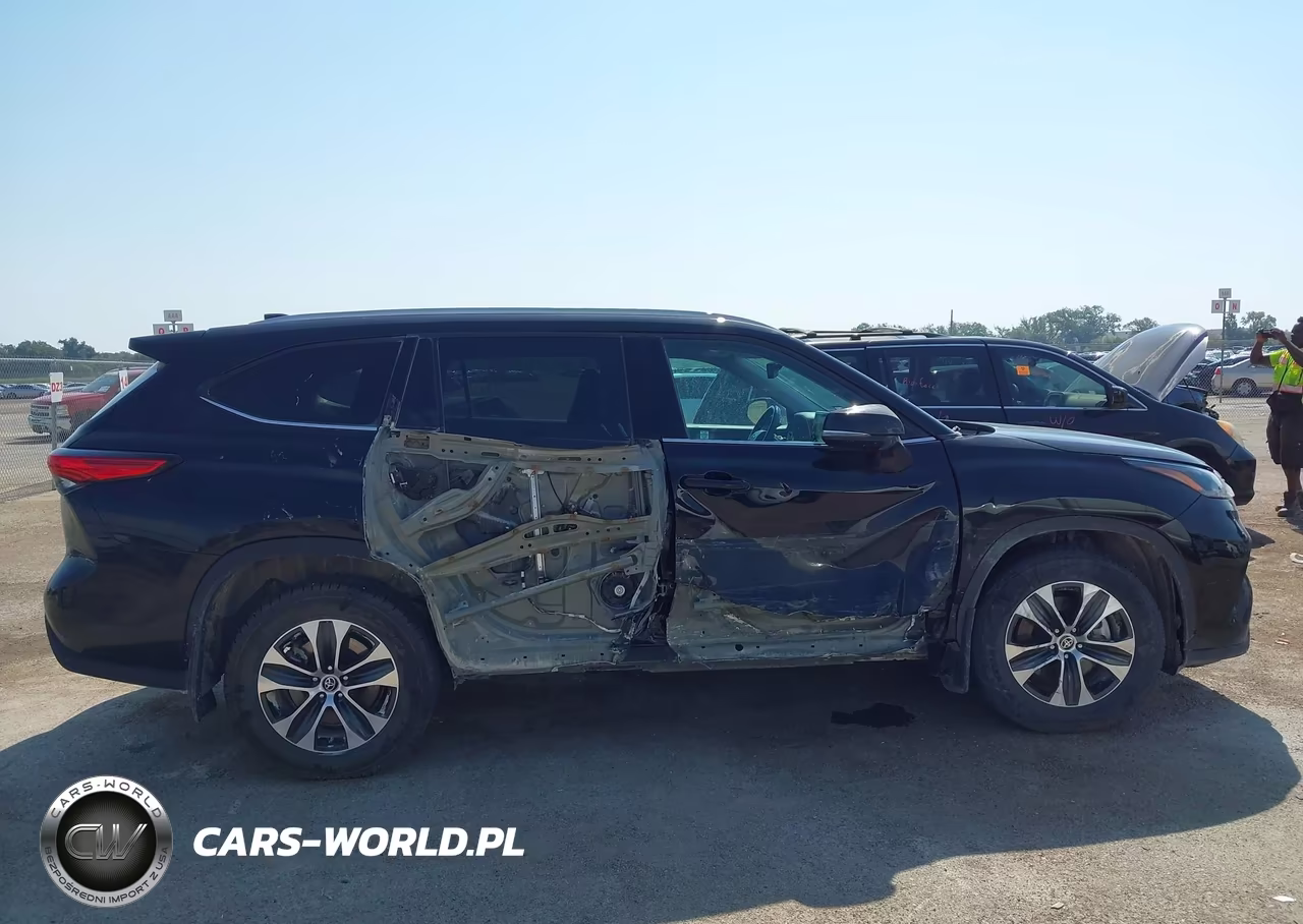 2022 Toyota Highlander Xle VIN:5TDGZRBHXNS181317 - 13