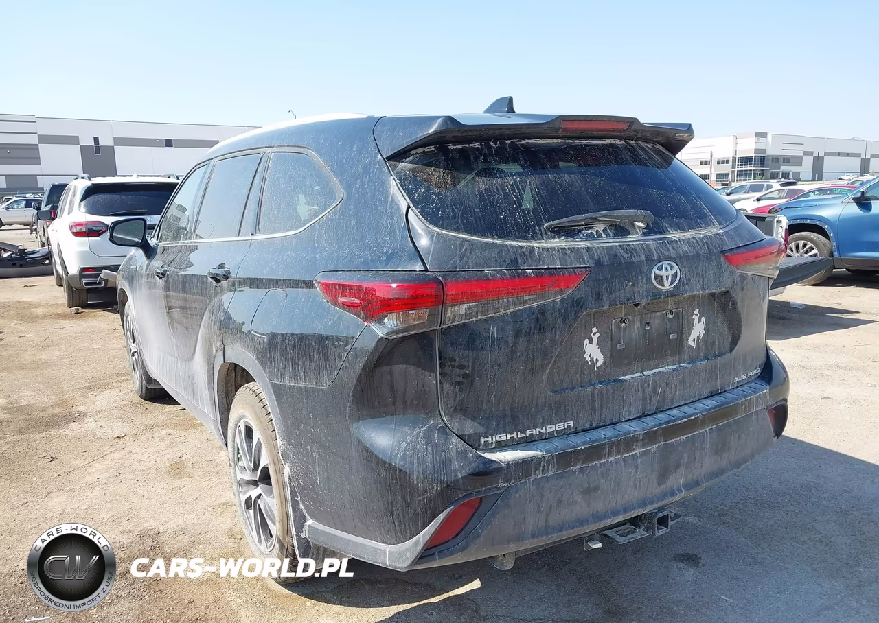 2022 Toyota Highlander Xle VIN:5TDGZRBHXNS181317 - 3