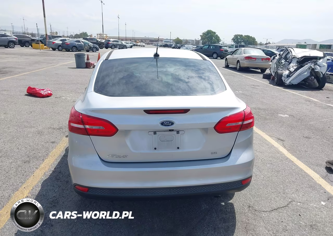 2016 Ford Focus Se VIN:1FADP3F20GL271288 - 17
