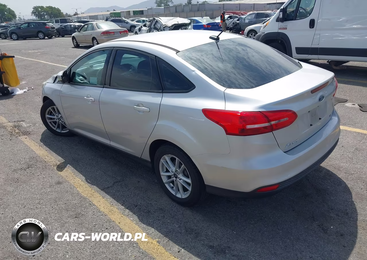 2016 Ford Focus Se VIN:1FADP3F20GL271288 - 3