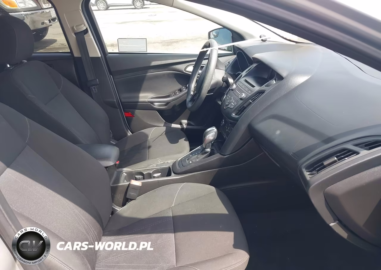 2016 Ford Focus Se VIN:1FADP3F20GL271288 - 5