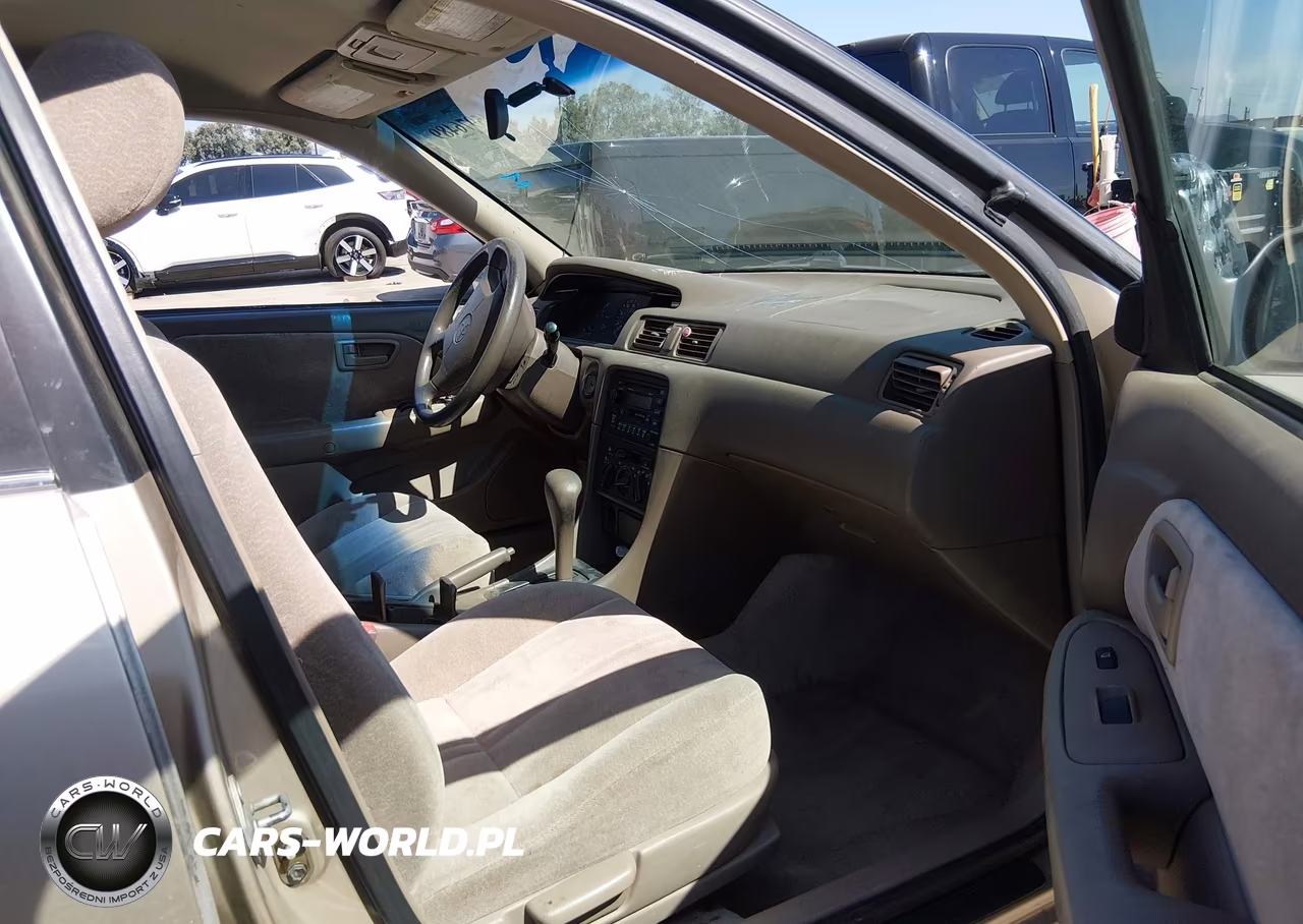 1999 Toyota Camry Le VIN:JT2BG22K8X0304775 - 5