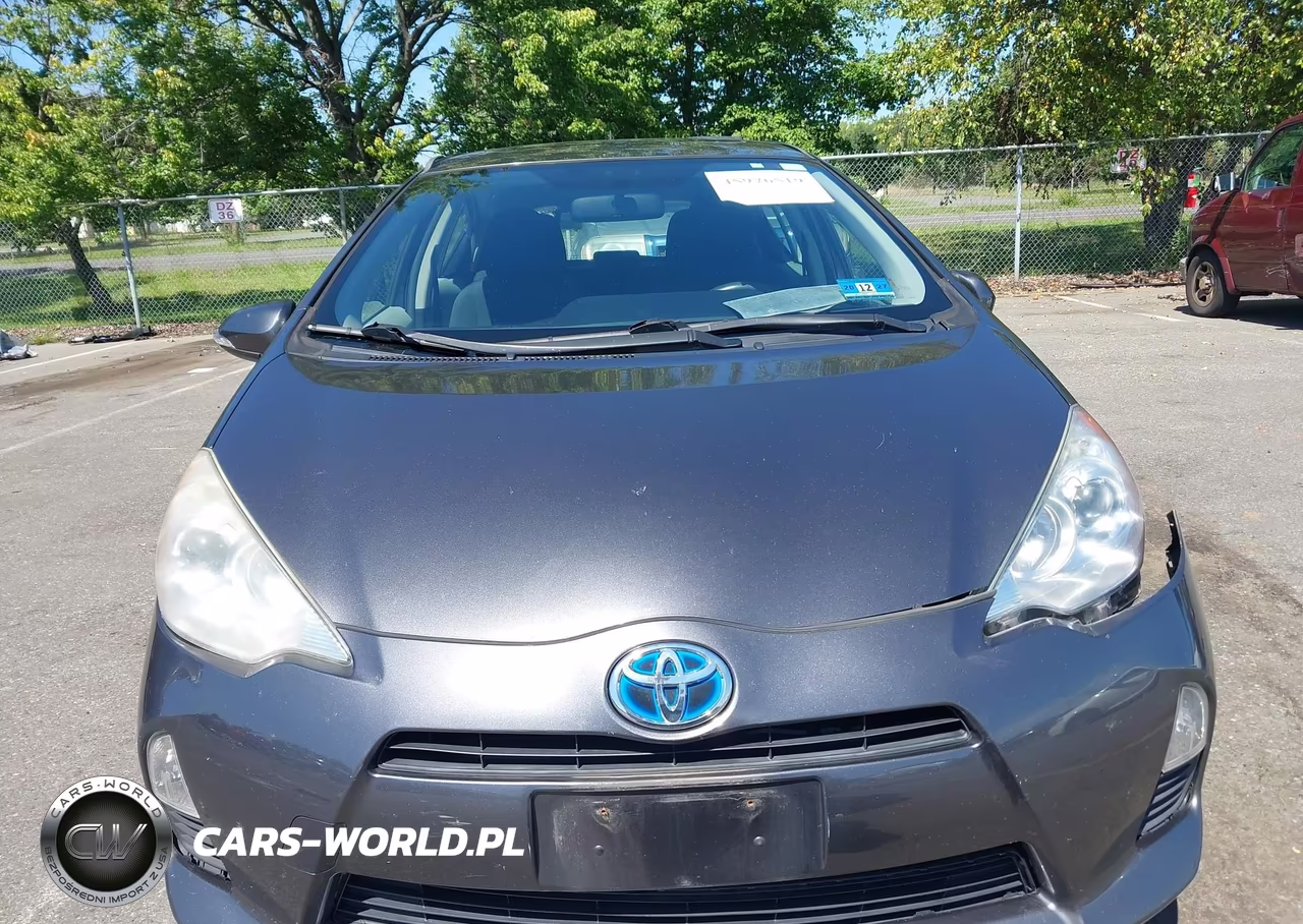 2013 Toyota Prius C Three VIN:JTDKDTB30D1044618 - 12