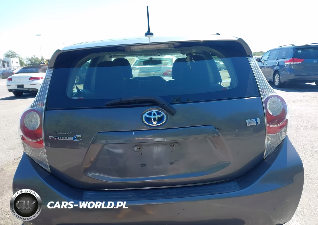 2013 Toyota Prius C Three VIN:JTDKDTB30D1044618 - 16