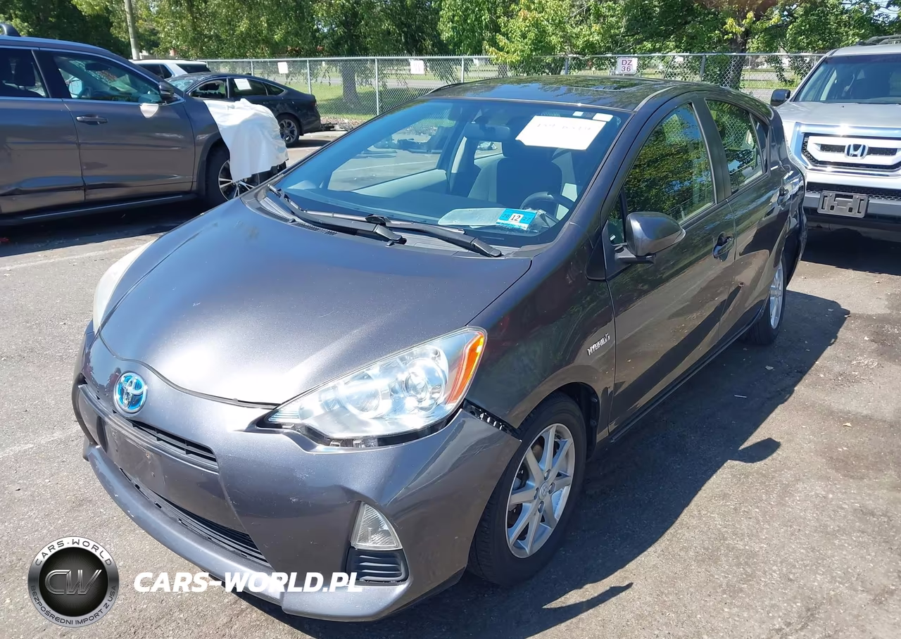 2013 Toyota Prius C Three VIN:JTDKDTB30D1044618 - 2