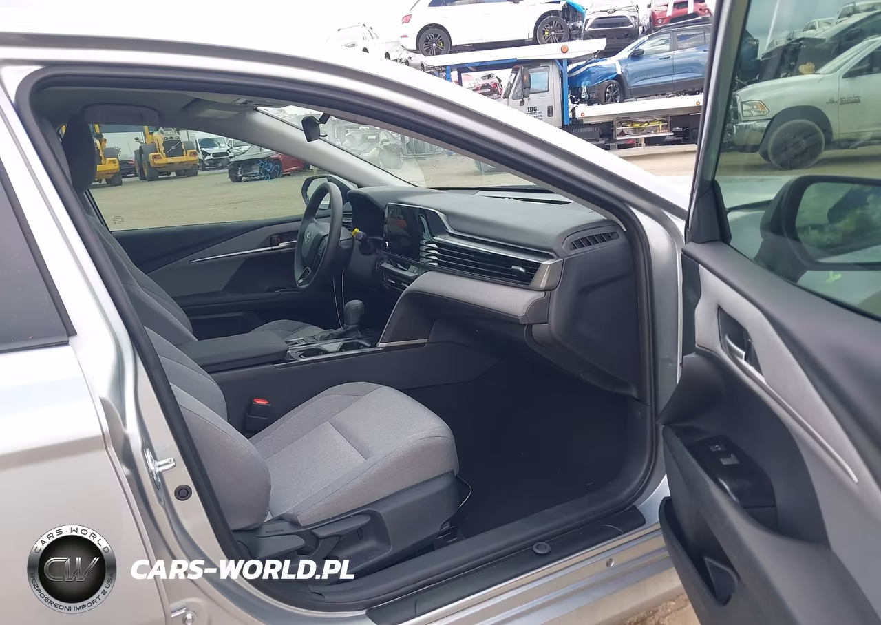 2026 Toyota Camry Le VIN:4T1DAACKXTU687952 - 5