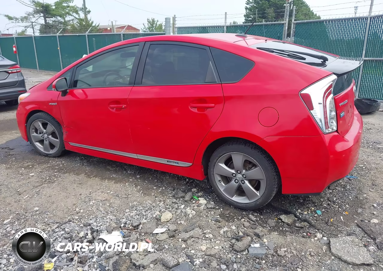 2015 Toyota Prius Persona Series Special Edition VIN:JTDKN3DU8F0425760 - 3