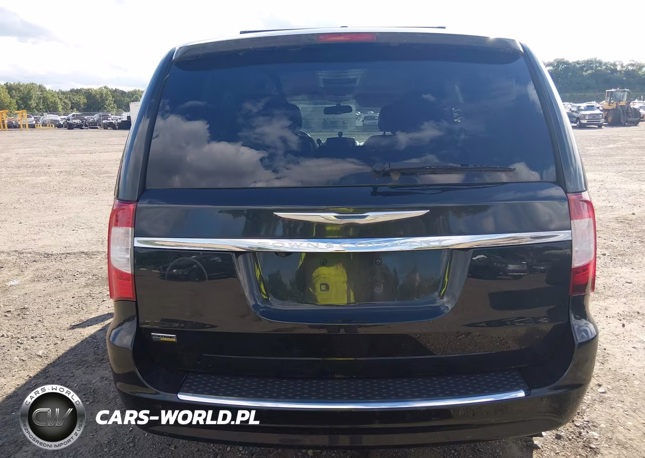 2016 Chrysler Town & Country Touring VIN:2C4RC1BG9GR148632 - 16