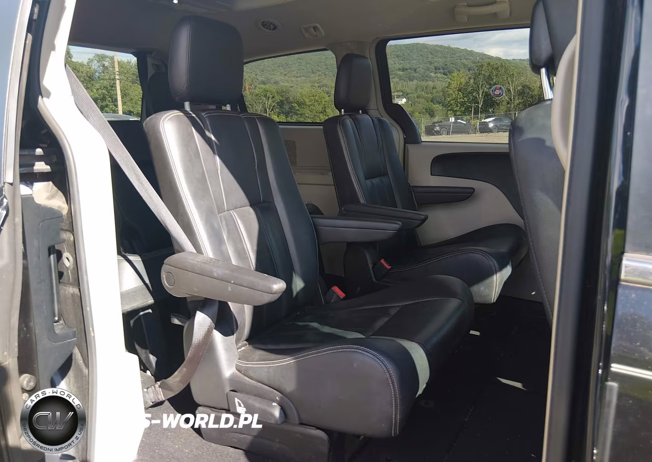 2016 Chrysler Town & Country Touring VIN:2C4RC1BG9GR148632 - 8